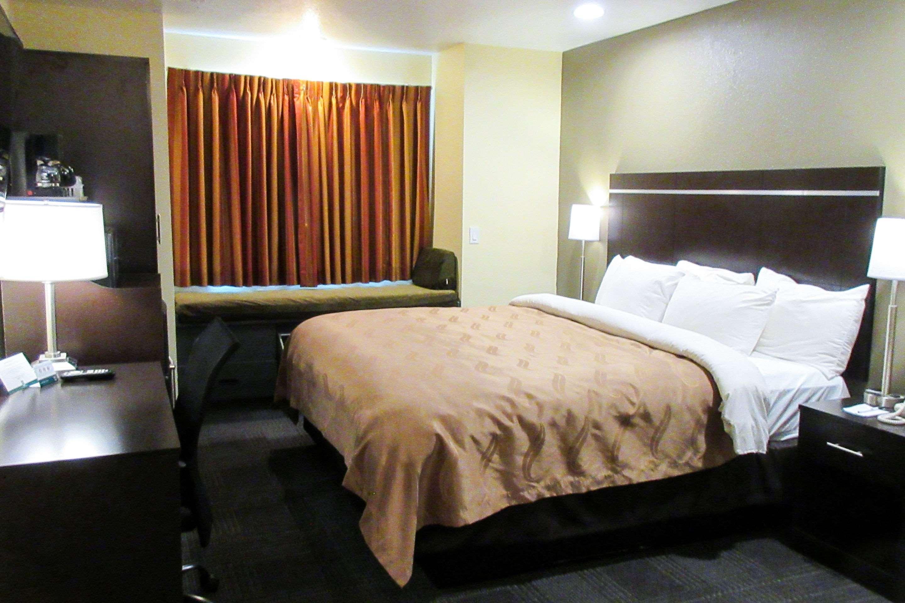 Quality Inn & Suites Near Nas Fallon Luaran gambar